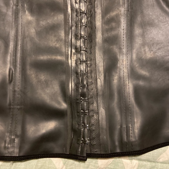 Latex Waist Clincher / Waist Trainer - Picture 3 of 13